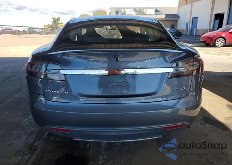 2013 Tesla Model S z USA, uszkodzony, nr VIN 5YJSA1CP0DFP08535